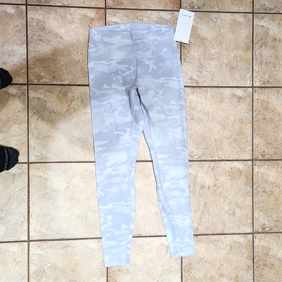 lululemon athletica Pants - Women's Lululemon Wunder Under 28" Leggings Tights